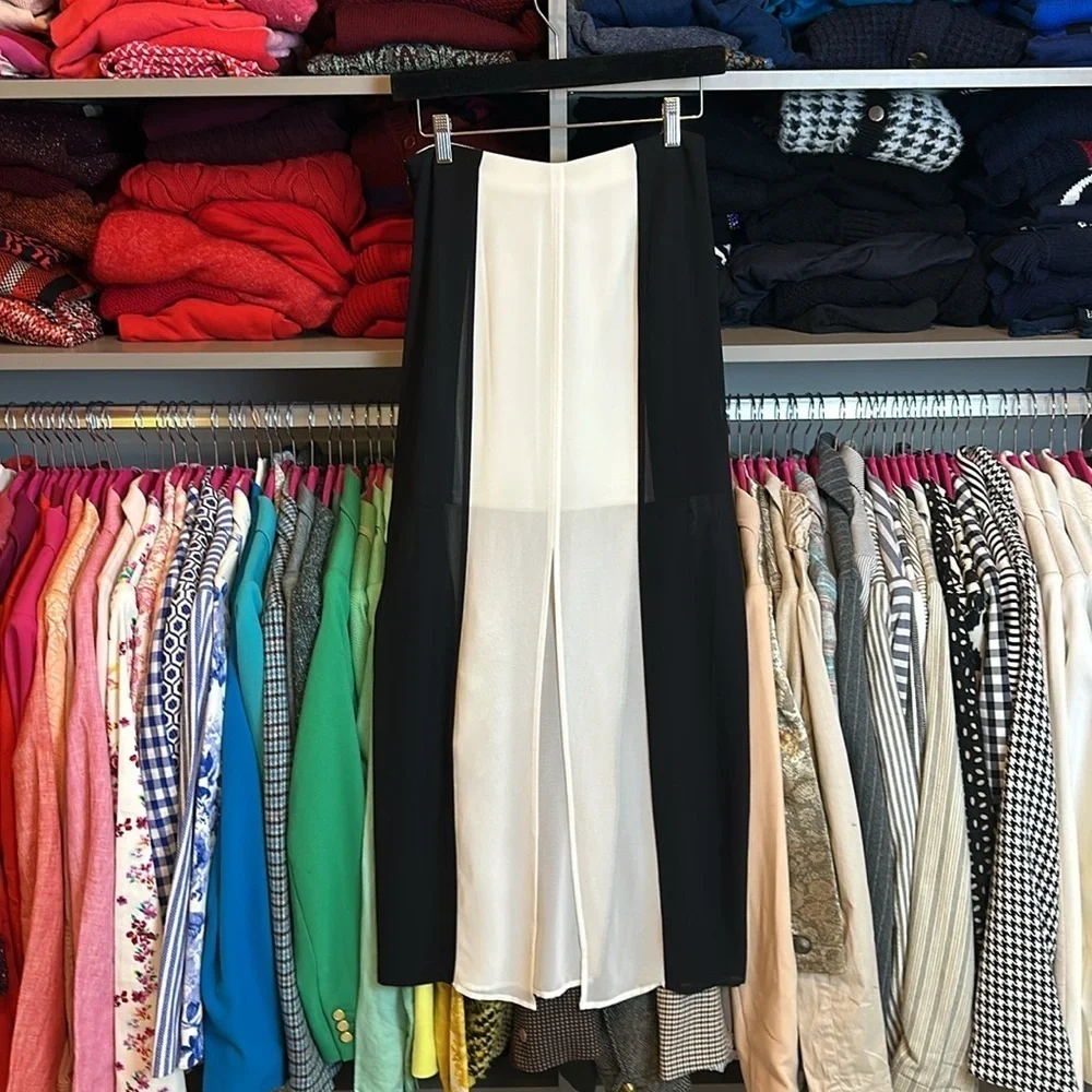 Gianni Bini black and white skirt size 2